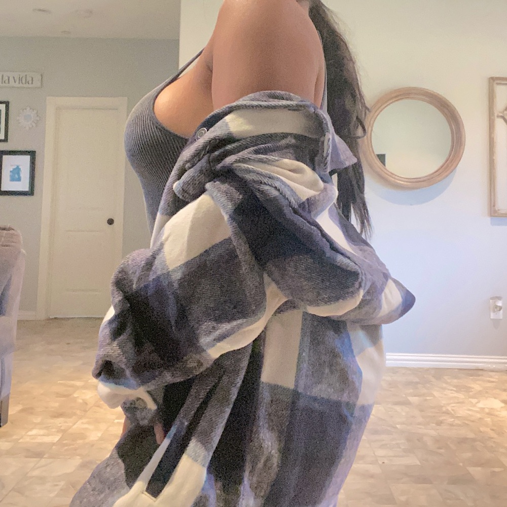 Oversized Flannel Jacket - Picture 3 of 8